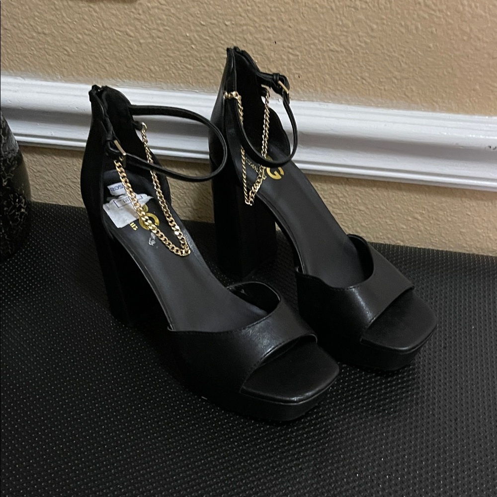 Guess Elegant Black Women's Platform Heels NWOT